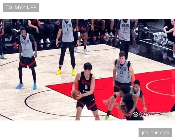 布克利用挡拆制造投篮空间提升得分效率明显领先队友